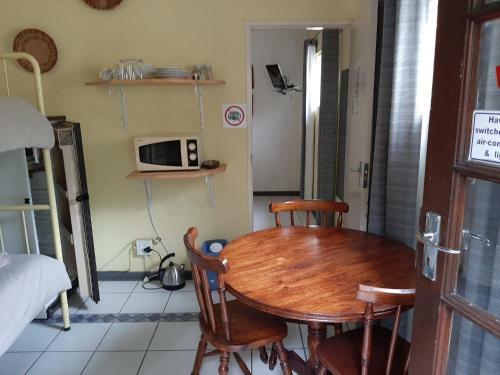 Hostal Elephant Walk Guesthouse And Back Packers