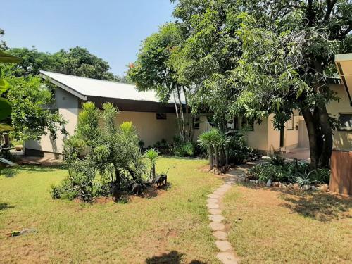 Hostal Elephant Walk Guesthouse And Back Packers