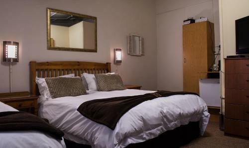 Hostal Riverbush Lodge Guesthouse