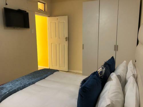 Hostal 5 On Jameson Guesthouse