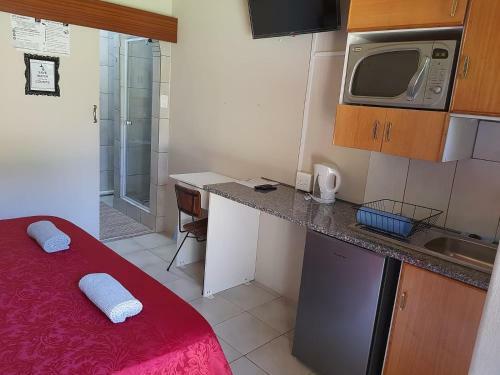 Hostal Chariots Guest House