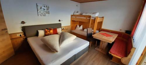 Apartamentos Ferienwohnungen Pension Pr�nster