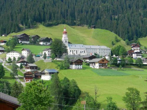 Apartamentos Ferienwohnungen Pension Pr�nster
