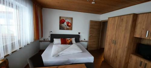 Apartamentos Ferienwohnungen Pension Pr�nster