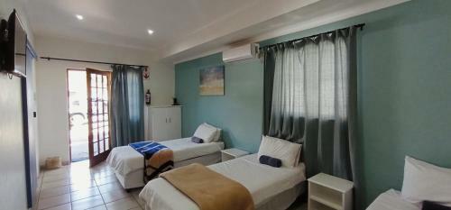 Hostal The Bay Lodge