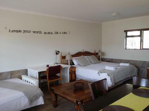 Hostal 12 On Beach Guest House