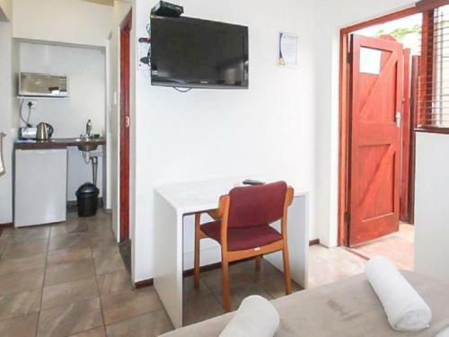 Hostal 12 On Beach Guest House