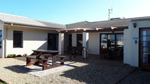 Hostal 12 On Beach Guest House