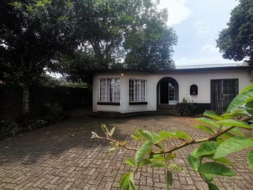 Hostal Bushmans Rest