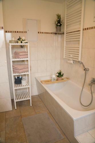 Apartamento Urlaubsfreude Biedermann Haus Blumengl�ck - Rose