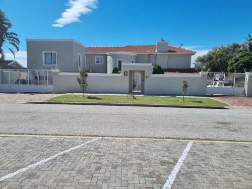 Hostal Kingsbeach Cottages