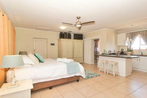 Hostal 84 De Mist Guesthouse