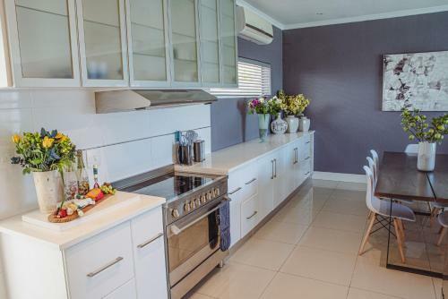 Exclusive Poolside Villa, Humewood