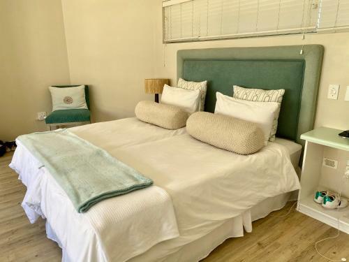 99 Beachyhead Drive, Plett