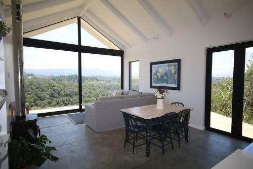Hillandale Hideaway