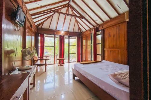 Hotel Rumah Kayu Pinggir Kali Redpartner