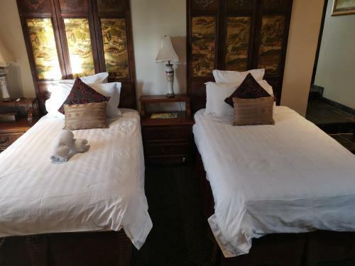 Hostal Erasmus Manor Guest House