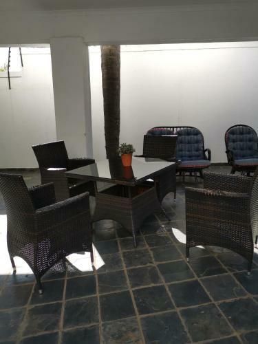Hostal Erasmus Manor Guest House