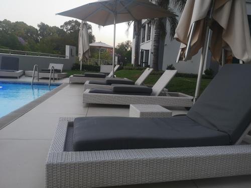 The Regency - Cosy Private Hotel Apartment - Unit 219