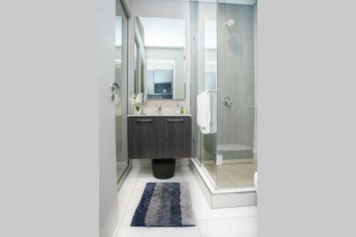 301 Menlyn Maine Trilogy Apartment