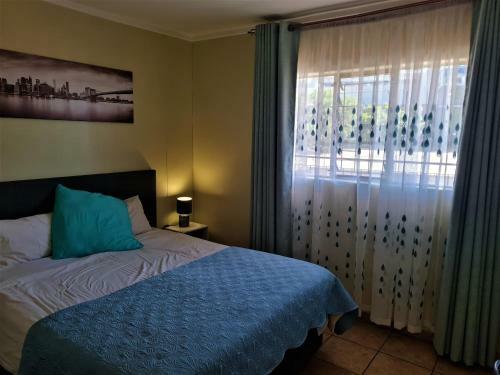 Menlyn Maine Apartments, Menlyn Place