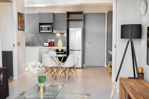 Menlyn Residence - Luxury 2 Bedroom Apartment