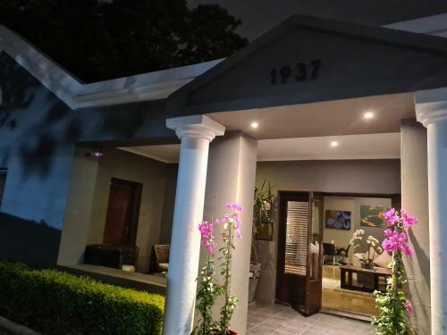 Hostal About Guest Lodge