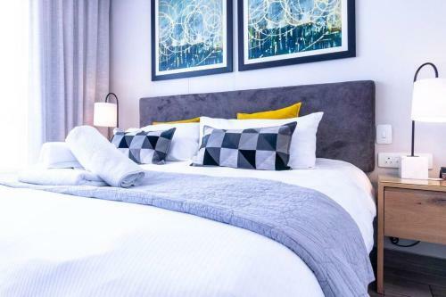 Regency Luxury 2 Bed Apartment With City Views