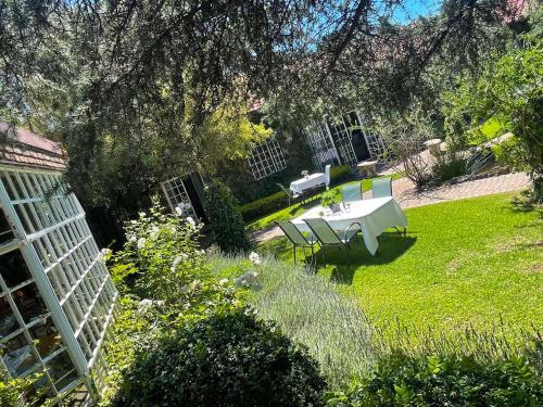 Hostal Amorus Guesthouse