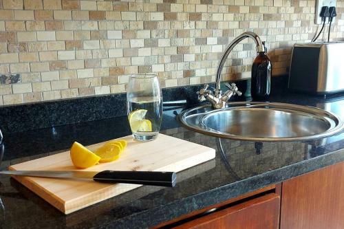 Lovely Studio Apartment At Etuna Garderns