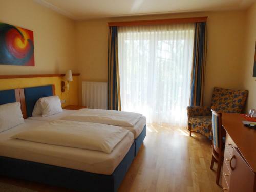 Hotel Locker & Legere