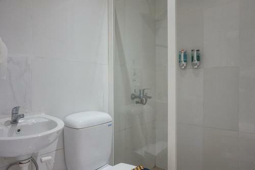 Hotel Reddoorz Syariah @ Raya Punten Batu