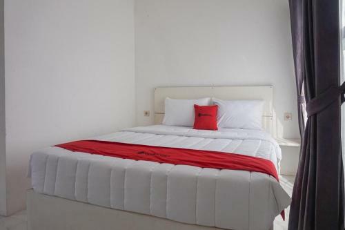 Hotel Reddoorz Syariah @ Raya Punten Batu