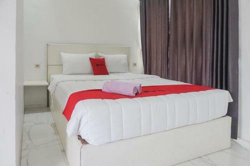 Hotel Reddoorz Syariah @ Raya Punten Batu