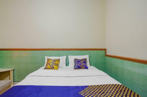 Spot On 90092 Dewi Safitri Hotel