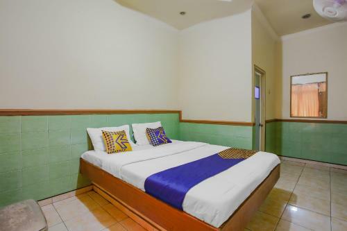 Spot On 90092 Dewi Safitri Hotel