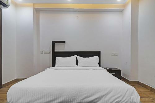 Capital O 87240 Hotel 9 Inn