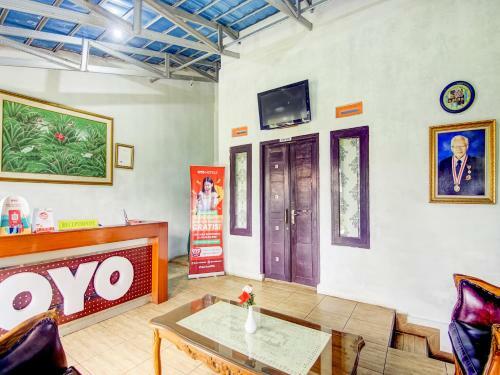 Hotel Spot On 90046 Villa Anyelir Yustik Selabintana