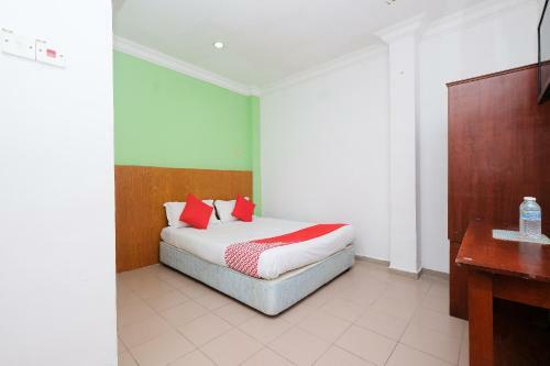Oyo 850 Gold Star Hotel