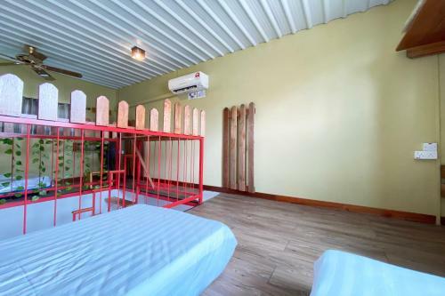 Oyo Home 90312 Rainbow Guesthouse