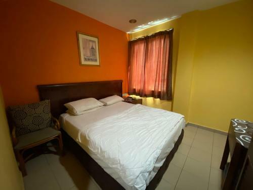 Oyo 90486 Station Hotel