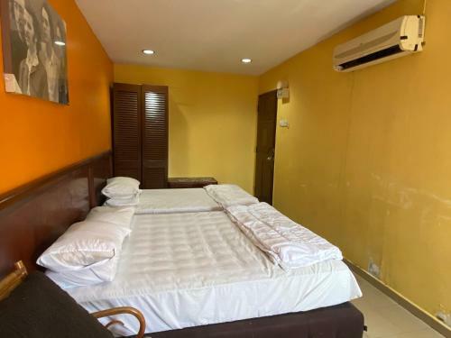 Oyo 90486 Station Hotel