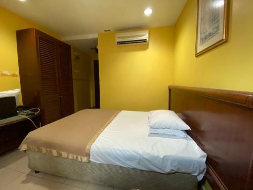 Oyo 90486 Station Hotel