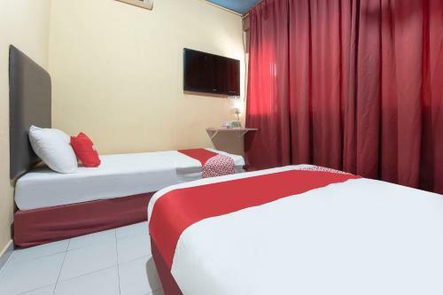 Spot On 90305 Hen Hen Hotel