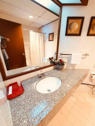 Apartamento Beachfront Deluxe Double Loft + Seaview Balcony @ D' Beach Suites