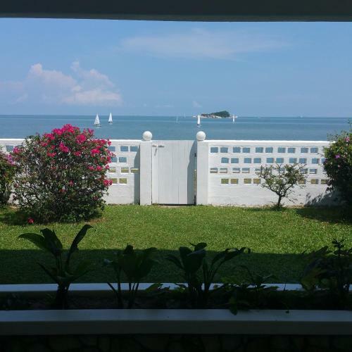G&t's Beach Front Villa