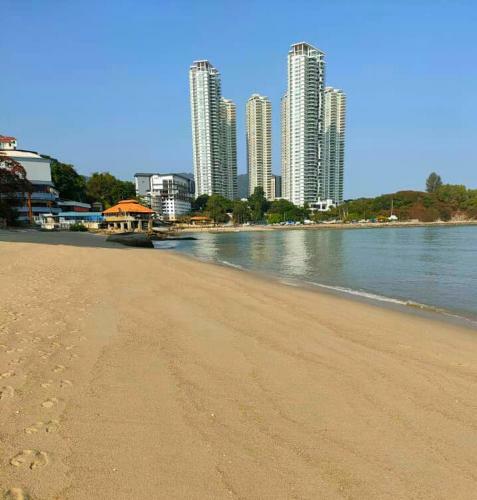 G&t's Beach Front Villa