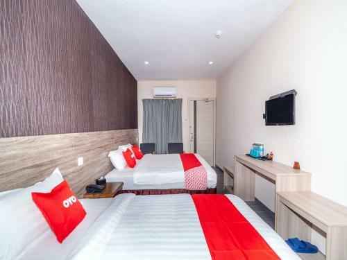 Oyo 90147 Hilltop Hotel