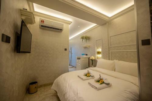 A Residence @ Between Hilton & Cititel Hotel