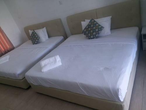 Hotel D Lima Beach Inn